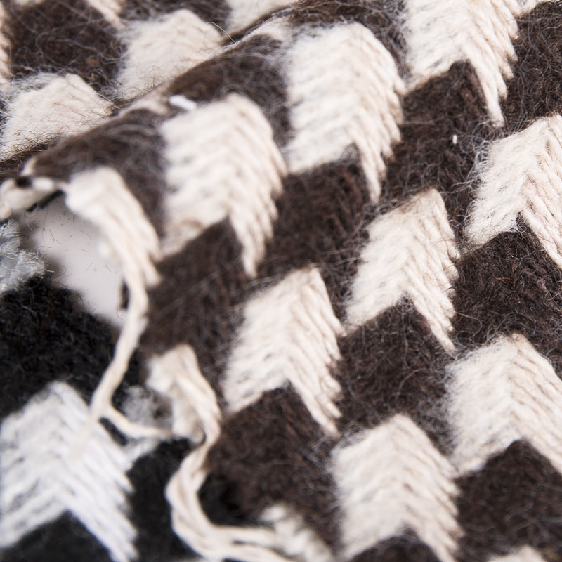 Ok Ucu Desenli Kahverengi Siyah Kabartmalı Tüvit Kumaş 2406